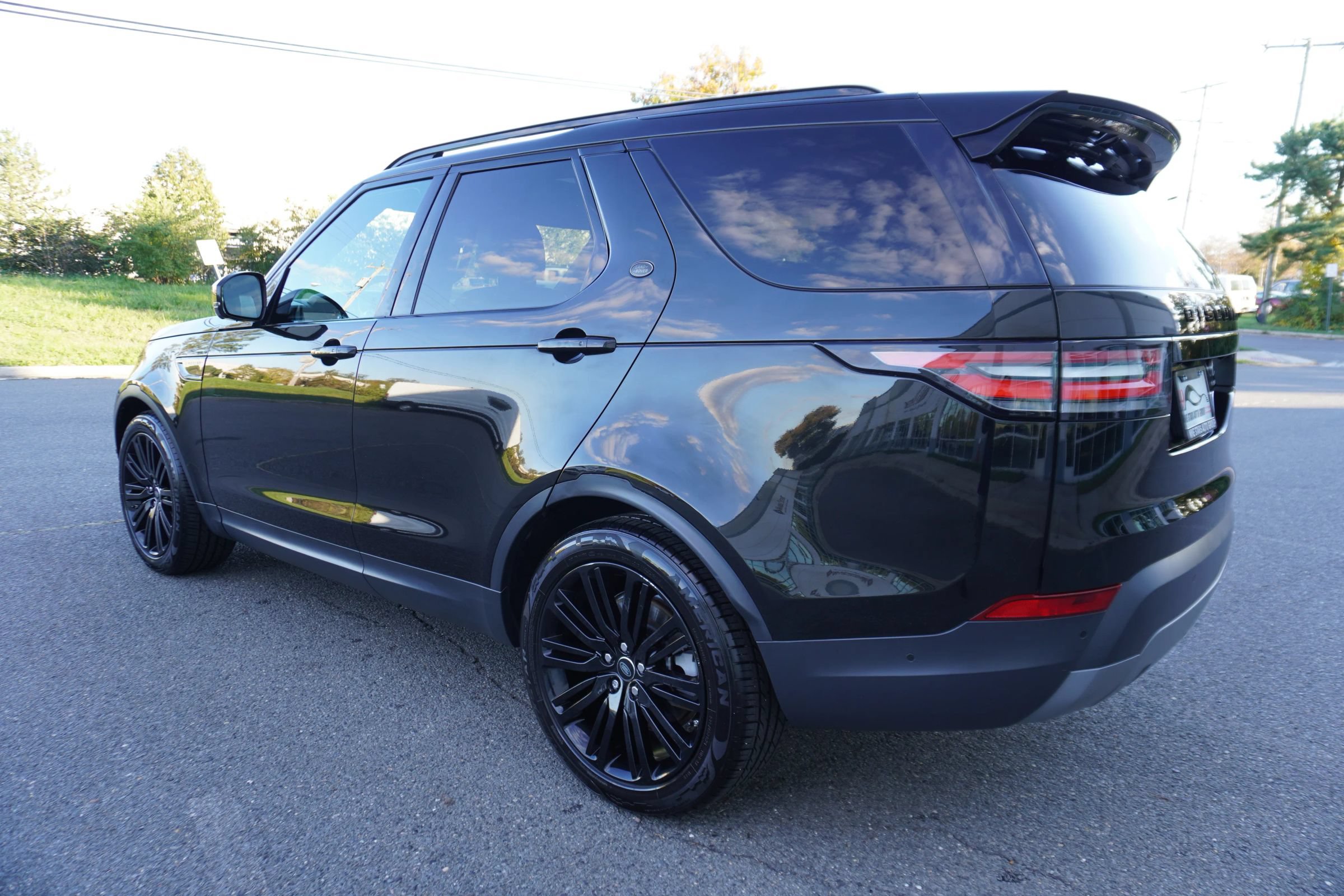 Used 2018 Land Rover Discovery HSE AWD/4WD image 5