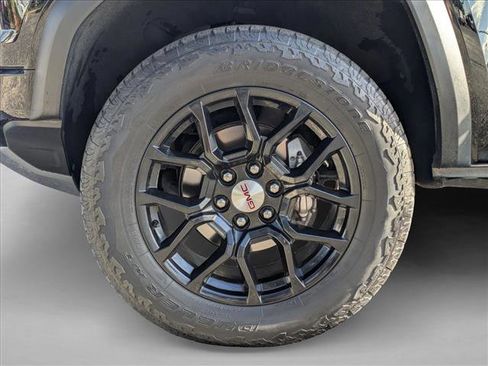 Used 2023 GMC Canyon Denali w/ Denali Black Edition image 24