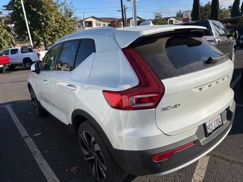 Used 2023 Volvo XC40 B5 Ultimate w/ Protection Package Premier image 13