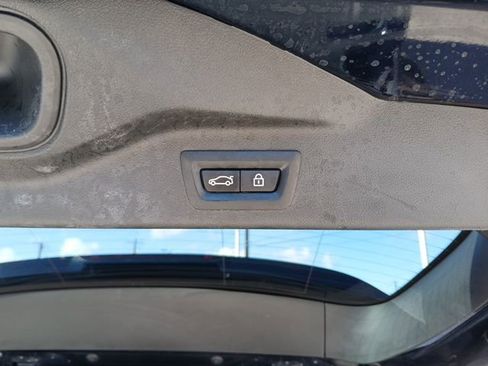 Used 2022 BMW X7 M50i image 10