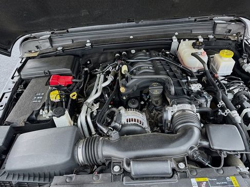 Used 2023 Jeep Gladiator Sport AWD/4WD image 34