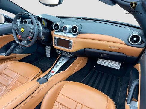 Used 2015 Ferrari California T RWD image 28