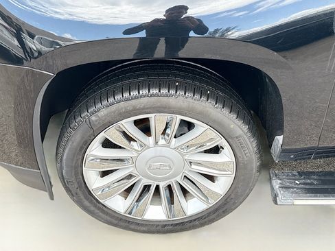 Used 2018 Cadillac Escalade Platinum RWD image 36