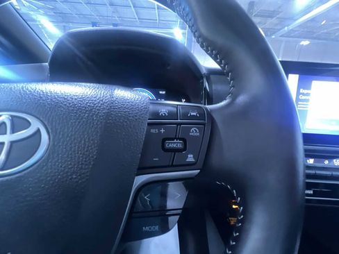 Used 2025 Toyota Camry SE image 21