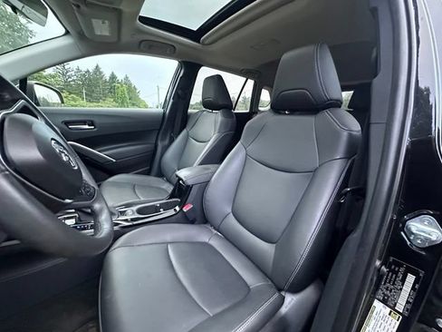 Used 2024 Toyota Corolla Cross XLE w/ Convenience Package AWD/4WD image 12