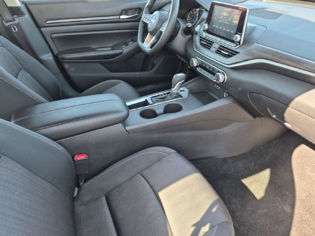 Used 2025 Nissan Altima 2.5 SV FWD image 18
