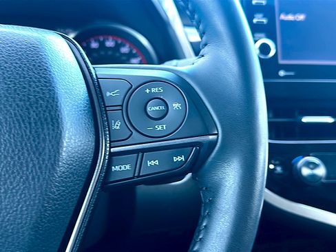 Used 2022 Toyota Camry XSE image 27