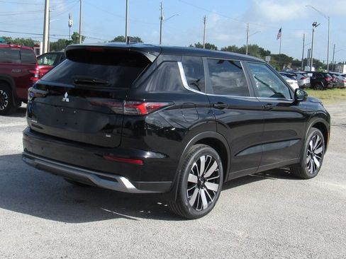 New 2025 Mitsubishi Outlander SE image 3