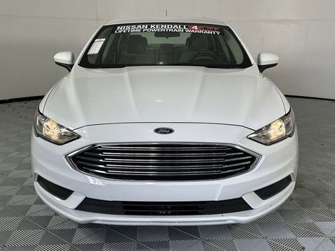 Used 2018 Ford Fusion SE w/ Fusion SE Technology Package FWD image 3