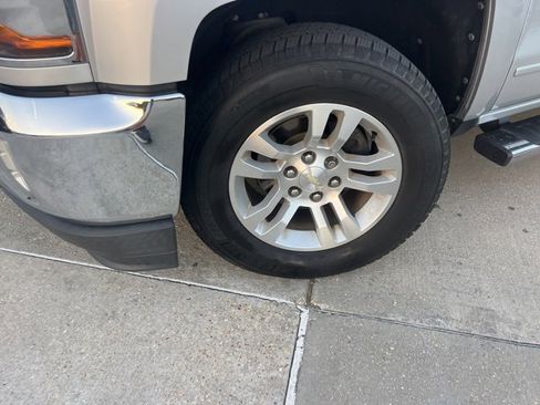 Used 2018 Chevrolet Silverado 1500 LT w/ Texas Edition image 28