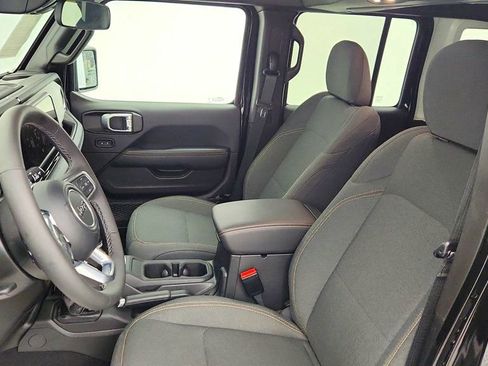 Used 2025 Jeep Wrangler Unlimited Sahara image 18