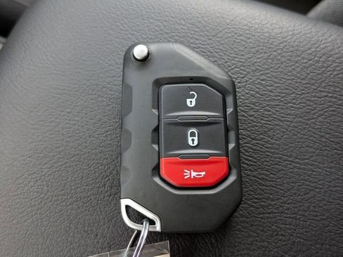 New 2025 Jeep Gladiator Sport image 28