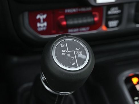Used 2024 Jeep Wrangler Unlimited Rubicon AWD/4WD image 40