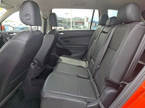 Used 2018 Volkswagen Tiguan SE w/ 18" Alloy Wheels Package FWD image 10