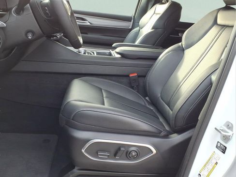 New 2026 Jeep Grand Wagoneer Limited w/ 8-Passenger Seating Package AWD/4WD image 11
