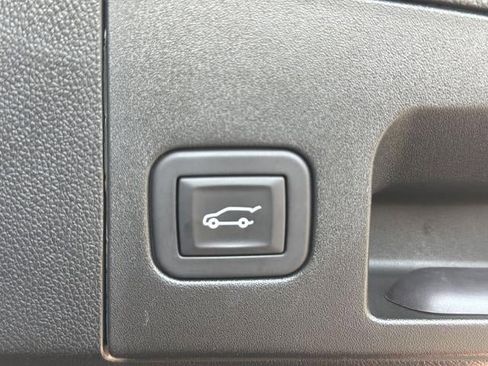 Certified 2025 Cadillac XT4 Premium Luxury FWD image 19