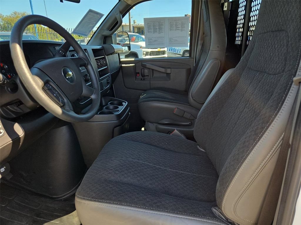 Used 2025 Chevrolet Express 2500 w/ Driver Convenience Package RWD image 9