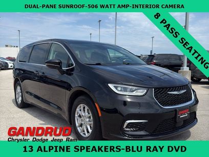 Used 2024 Chrysler Pacifica Touring-L w/ Uconnect Theater Family Group