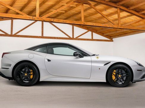 Used 2016 Ferrari California T image 7