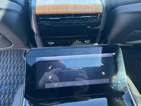 Used 2024 Jeep Grand Wagoneer L Series III AWD/4WD image 23