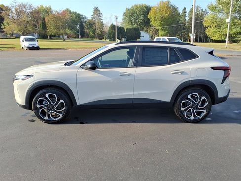 New 2026 Chevrolet Trax RS w/ Sunroof Package image 2