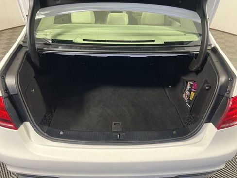 Used 2014 Mercedes-Benz E 250 BlueTEC Sedan image 13