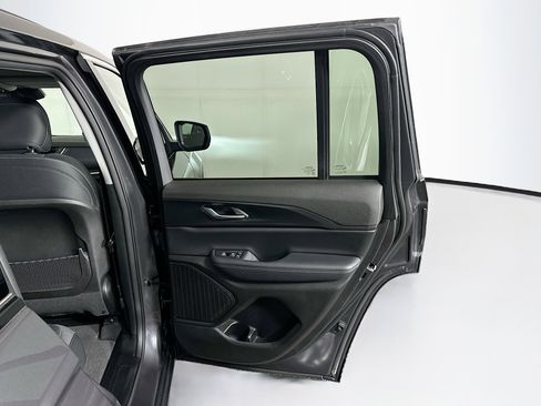Used 2023 Jeep Grand Cherokee Laredo w/ Luxury Tech Group I AWD/4WD image 29