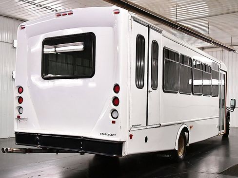 Used 2017 Ford F550 2WD Regular Cab Super Duty image 7