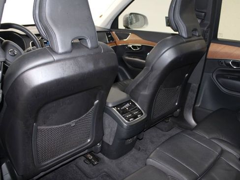 Used 2023 Volvo XC90 B5 Plus image 27