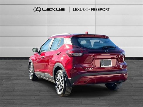 Used 2024 Nissan Kicks SV image 5