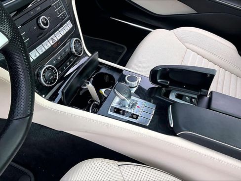 Used 2020 Mercedes-Benz SL 550 image 15