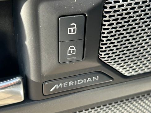 Used 2024 Land Rover Defender 130 X-Dynamic SE image 27