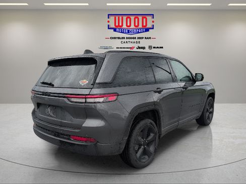 Used 2024 Jeep Grand Cherokee Altitude AWD/4WD image 5