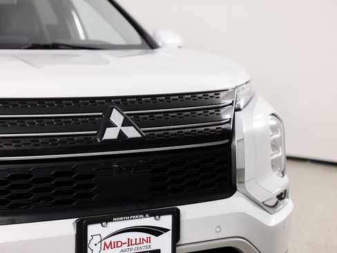 Used 2024 Mitsubishi Outlander SE image 4