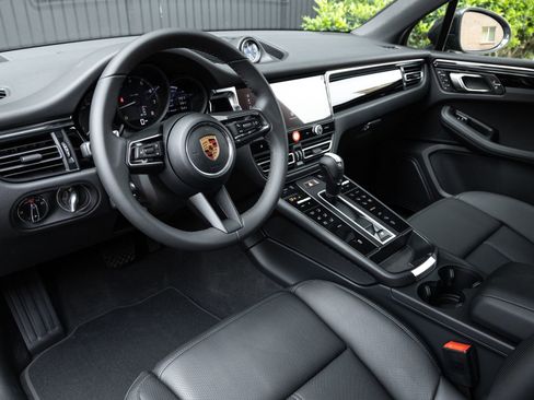 Used 2026 Porsche Macan AWD/4WD image 4