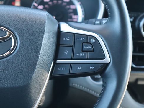 Certified 2024 Toyota Highlander XSE image 12