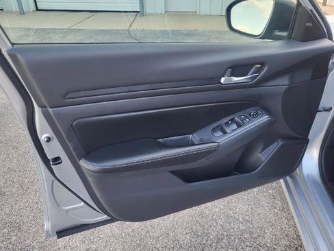 Used 2024 Nissan Altima 2.5 SV image 14