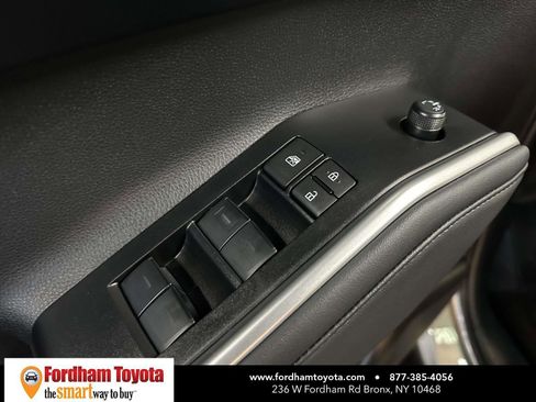 Used 2025 Toyota Highlander XLE image 22