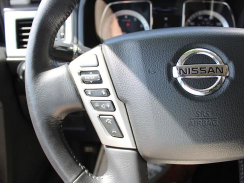 Used 2018 Nissan Titan SV w/ SV Convenience Package image 13