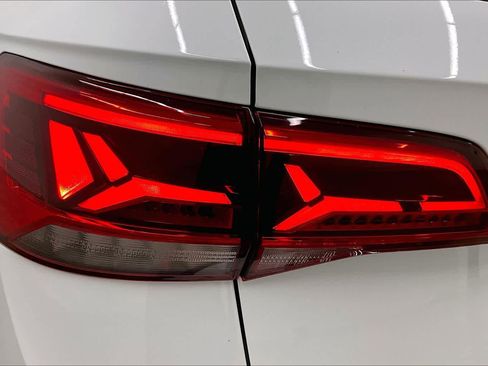 Used 2023 Volkswagen Taos SE w/ Panoramic Sunroof Package FWD image 29