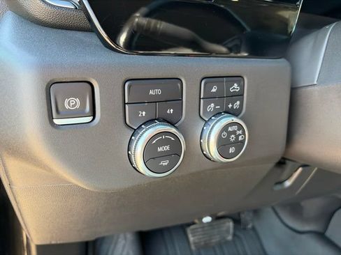Used 2022 GMC Sierra 1500 SLT AWD/4WD image 29