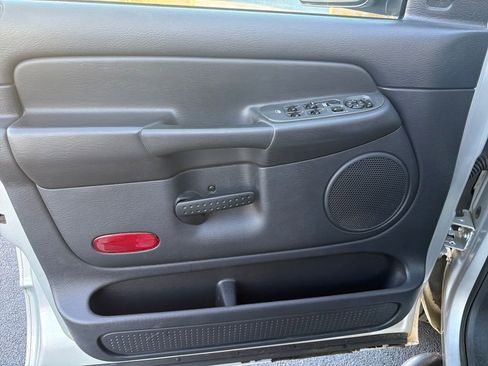 Used 2004 Dodge Ram 2500 Truck SLT image 11
