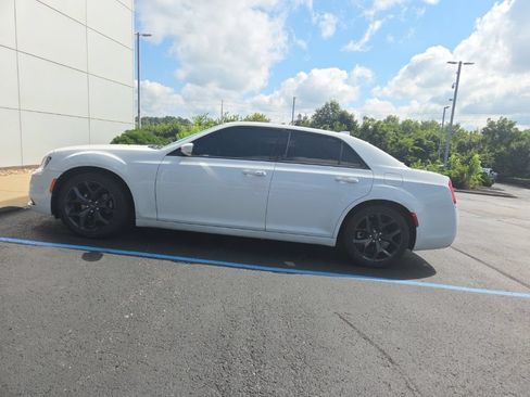 Used 2023 Chrysler 300 S w/ Comfort Group RWD image 4