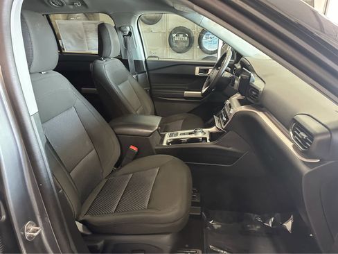 Used 2023 Ford Explorer XLT image 36