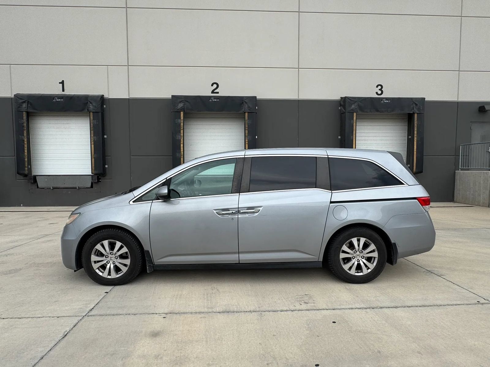 Used 2016 Honda Odyssey SE image 2