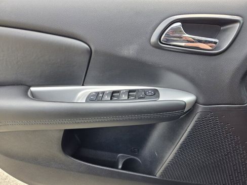 Used 2020 Dodge Journey SE image 25