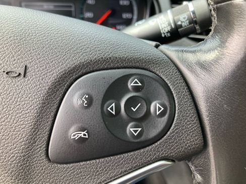 Used 2019 Chevrolet Impala LT FWD image 12