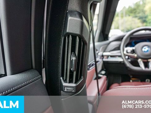 Used 2025 BMW i7 eDrive50 w/ M Sport Package image 34