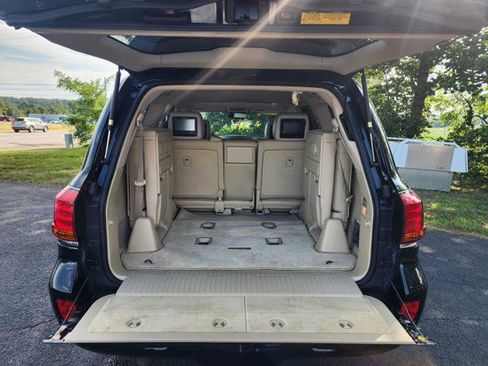 Used 2010 Lexus LX 570 4WD image 16