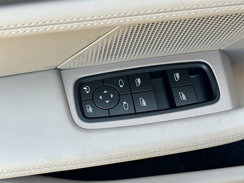 Used 2025 Porsche Taycan image 13